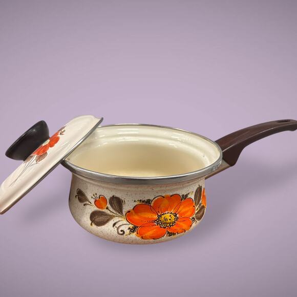 Retro 1970s Sankoware Japan Enamel Saucepan with Lid – Orange Floral Design - Picture 2 of 8